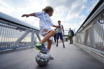 他用手杀死了非洲梦，16年后仍拒绝道歉：罚丢点球的是我吗？｜mk体育首页（配图示意）